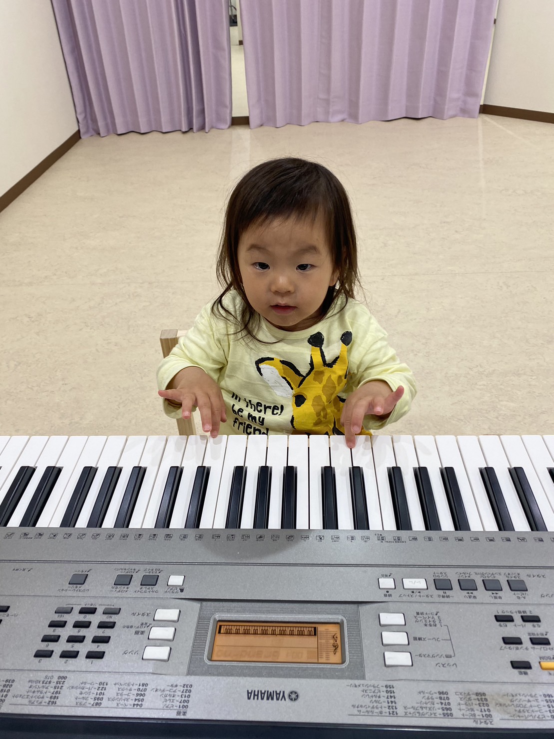 はじめて鍵盤を触ったよ！ | 住吉区・阿倍野区帝塚山のドレミきらきらピアノ・ドラム・リトミック教室| 阿倍野区帝塚山のピアノ・ドラム ...