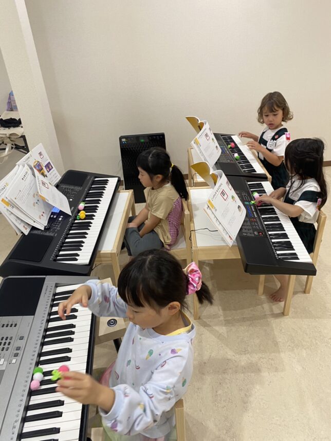 様々な小道具を使って鍵盤のお勉強♪ | 住吉区・阿倍野区帝塚山のドレミきらきらピアノ・ドラム・リトミック教室| 阿倍野区帝塚山のピアノ・ドラム ...
