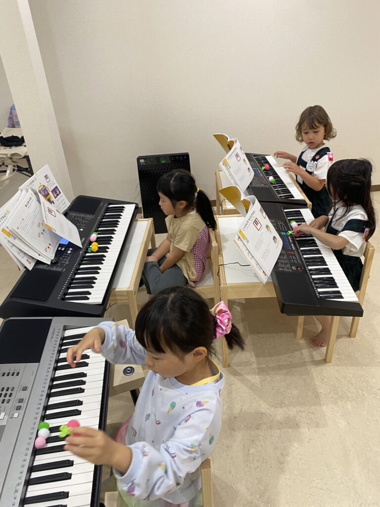 様々な小道具を使って鍵盤のお勉強♪ | 阿倍野区帝塚山のピアノ・リトミック教室| 0歳からスタート！阿倍野区帝塚山のピアノ・リトミック・声楽 ...